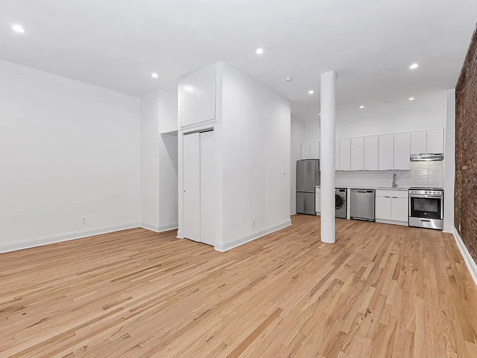 139 E 13th St #1B