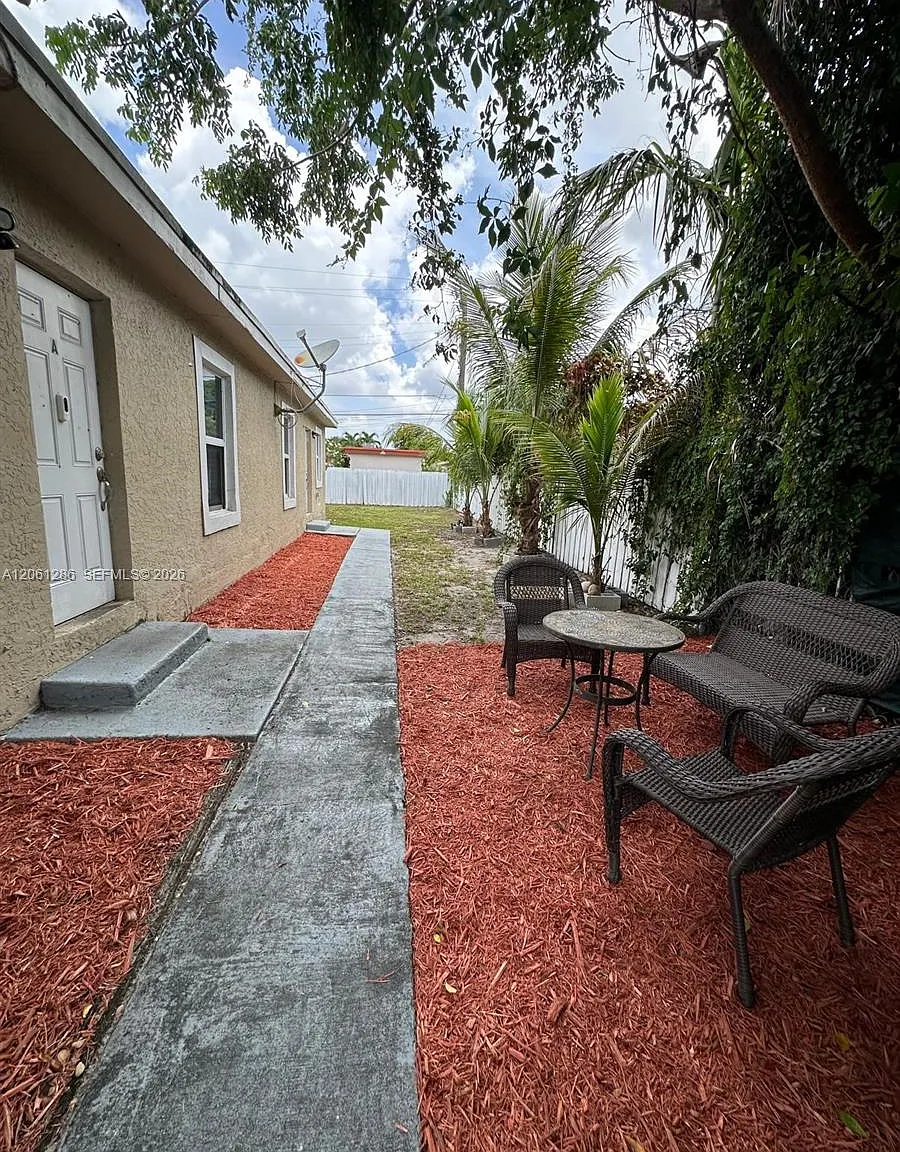 College Tract — Photo 2