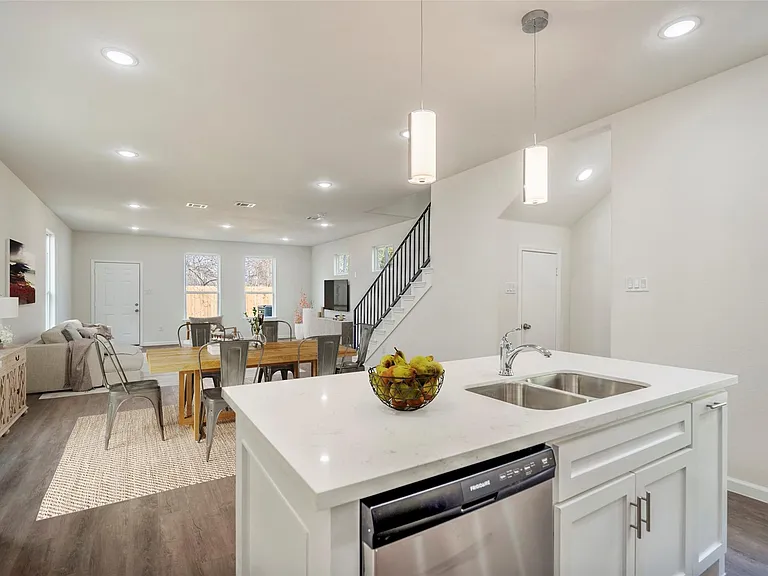 6513 Goldspier St — Photo 2