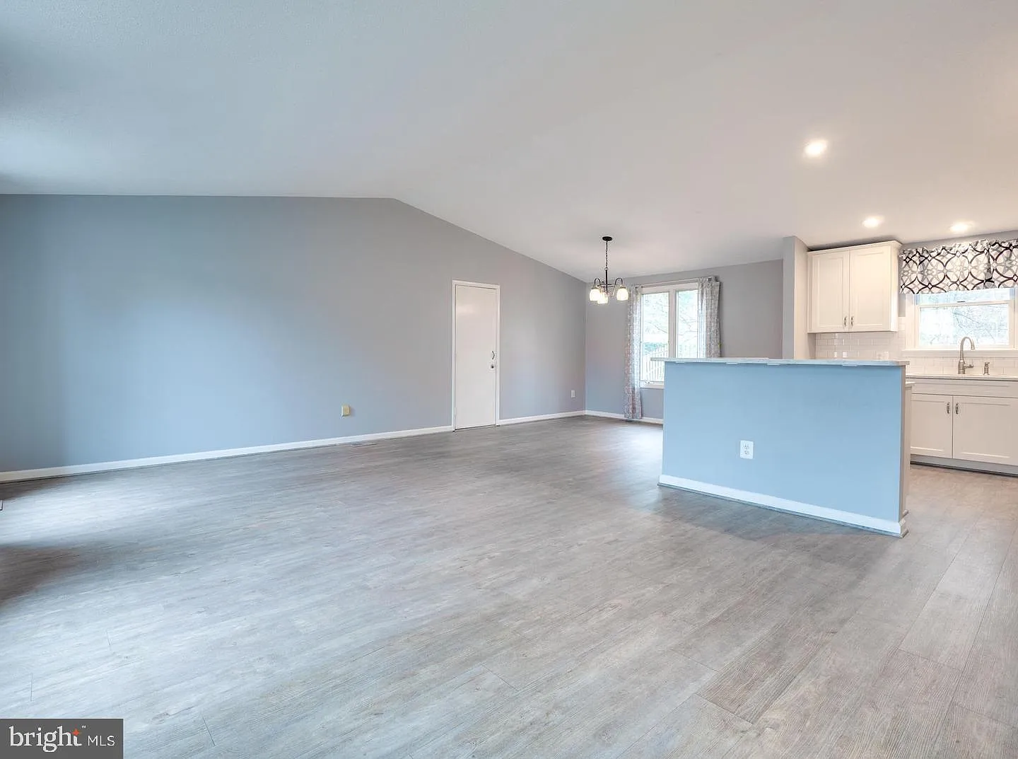 3 bed, 2.5 bath, 1747 sqft, $2,995 — Photo 3