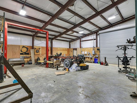 4th image of 21532 Gilbert Dr