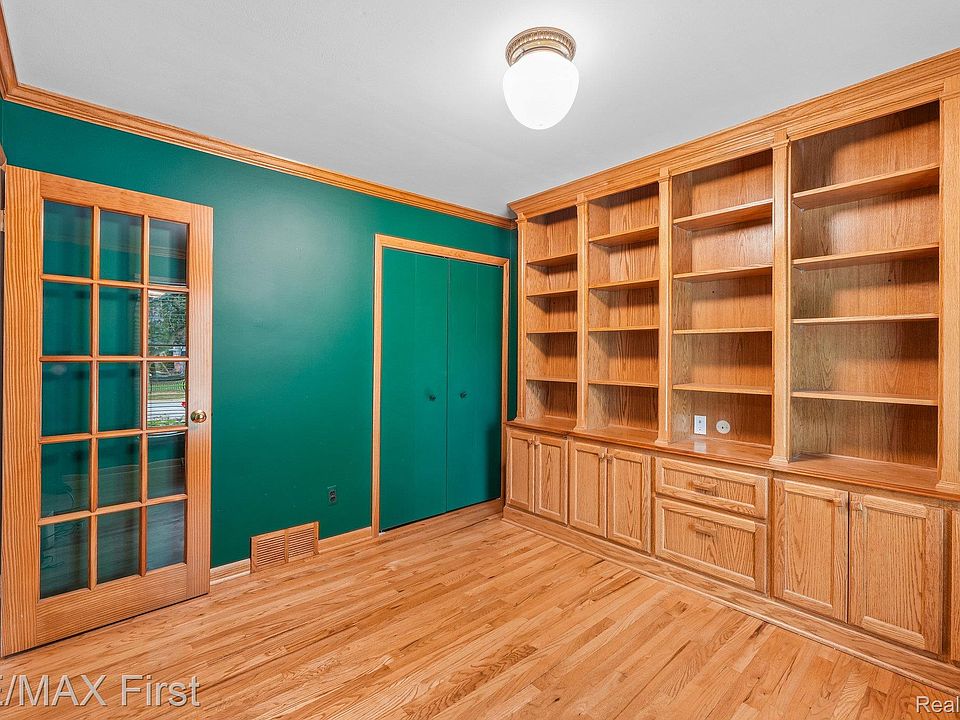 3232 Essex Dr, photo 17