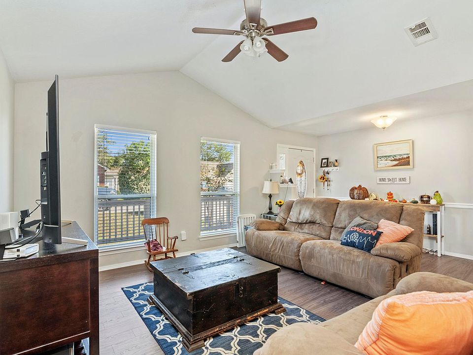 1st image of 971 Claeven Cir