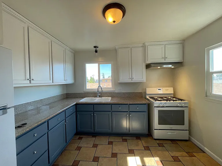 214 1/2 S Bushnell Ave — Photo 6