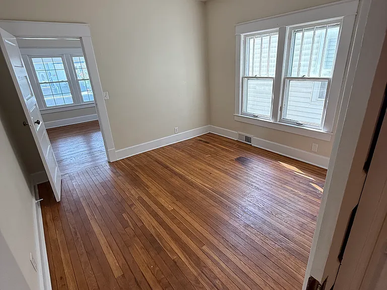 720 Seminary St — Photo 11