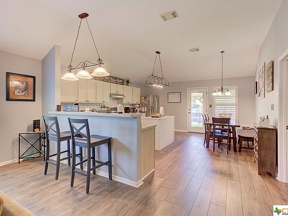 4th image of 1652 Sunnycrest Cir