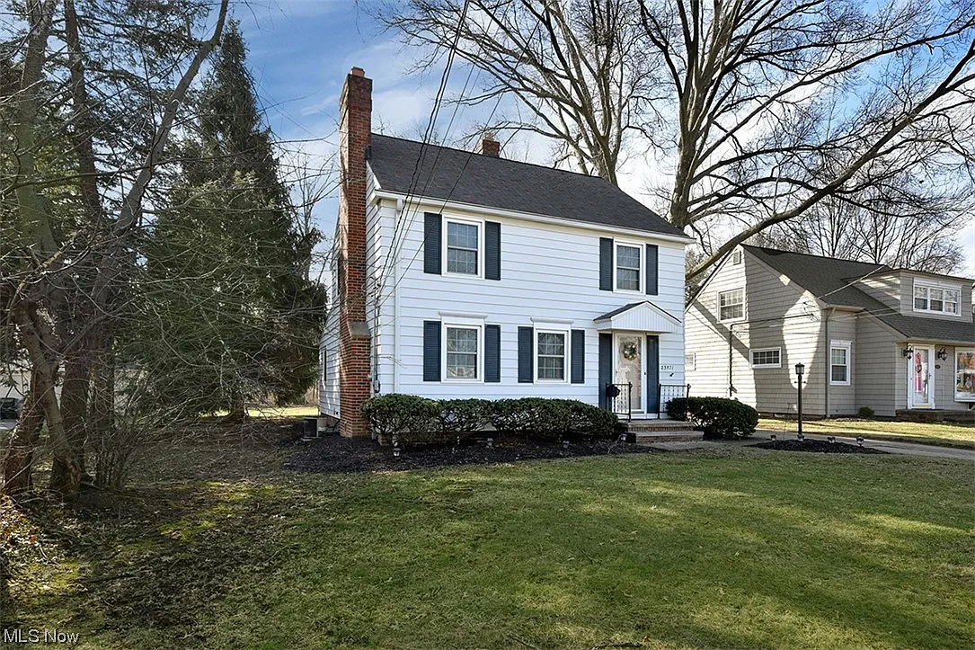 23871 Hedgewood Ave photo 1