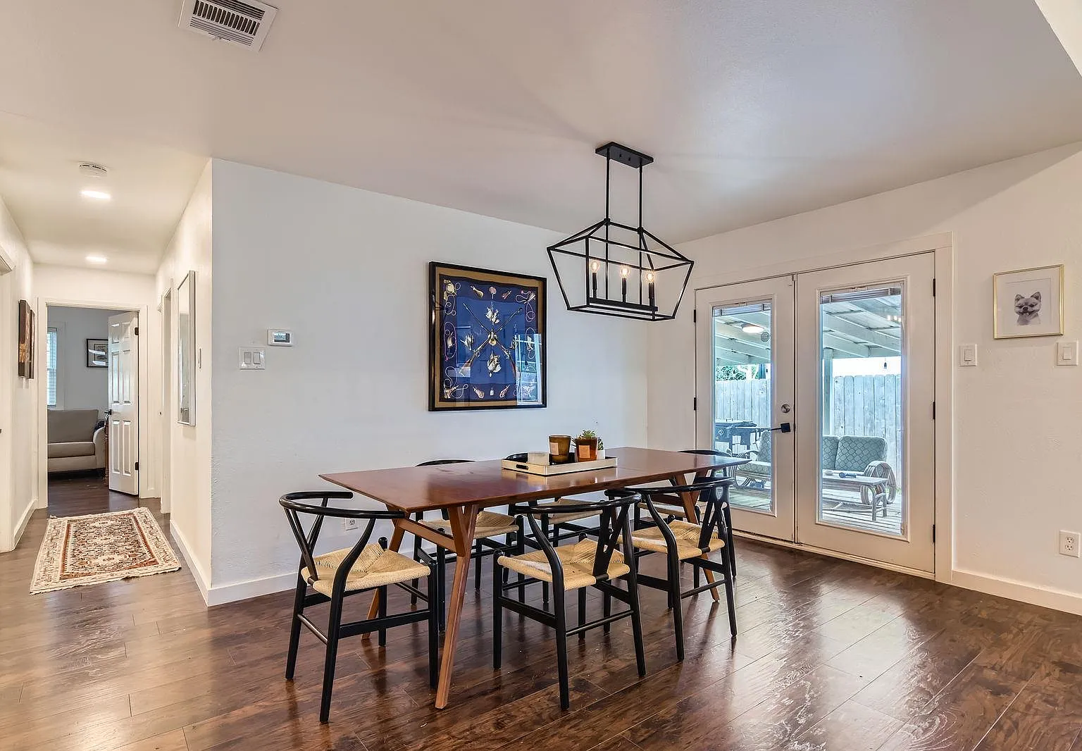3 bed, 2.0 bath, 1469 sqft, $3,200 — Photo 4