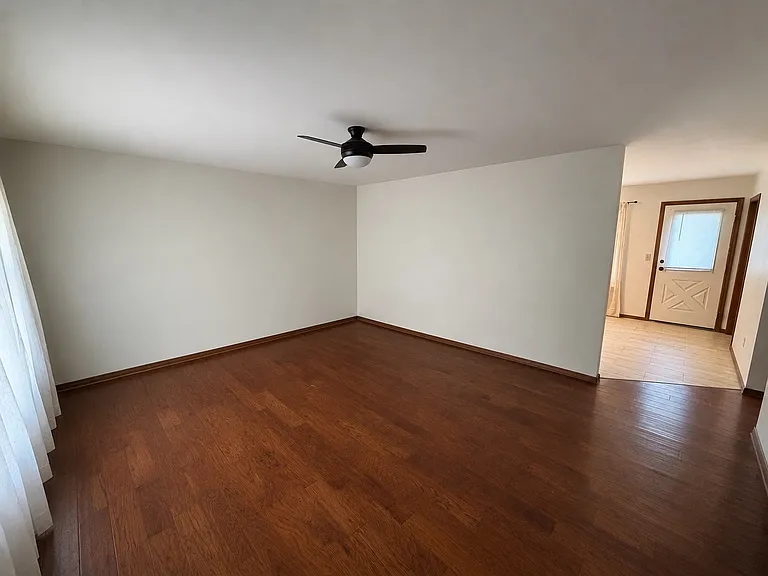 1000 E Bingham St — Photo 3