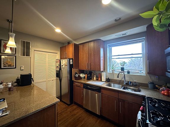 3rd image of 4228 N Whipple St APT 2N