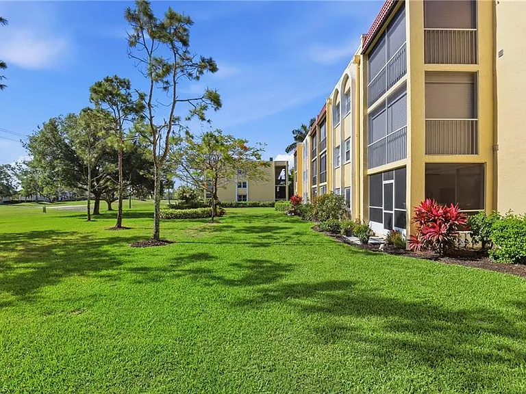 1086 Forest Lakes Dr #106 — Photo 36
