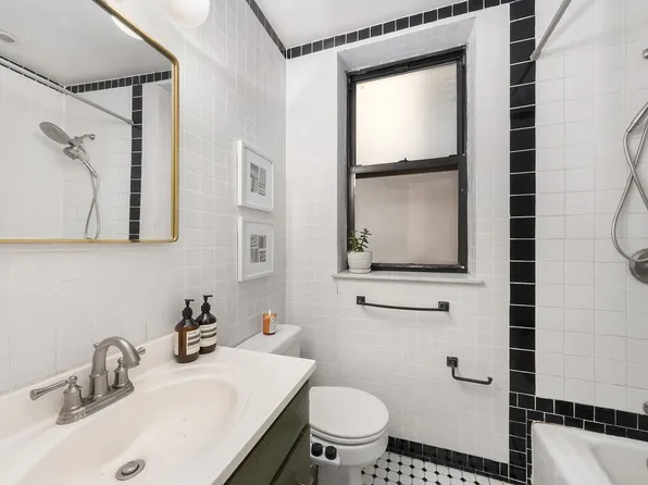 429 West 24th Street image 5 of 5