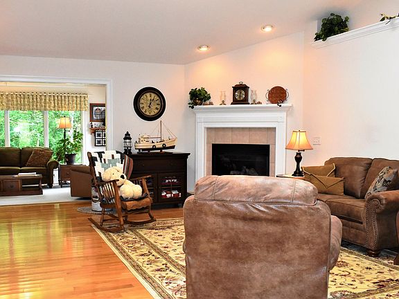 5th image of 184 Canterbury Dr