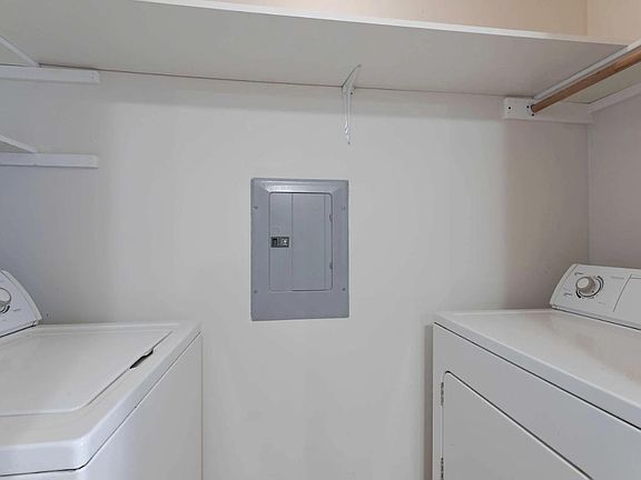 3rd image of 862 Hanneman Dr APT 207