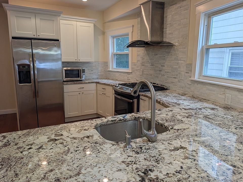 1st image of 21 Bailey St #1