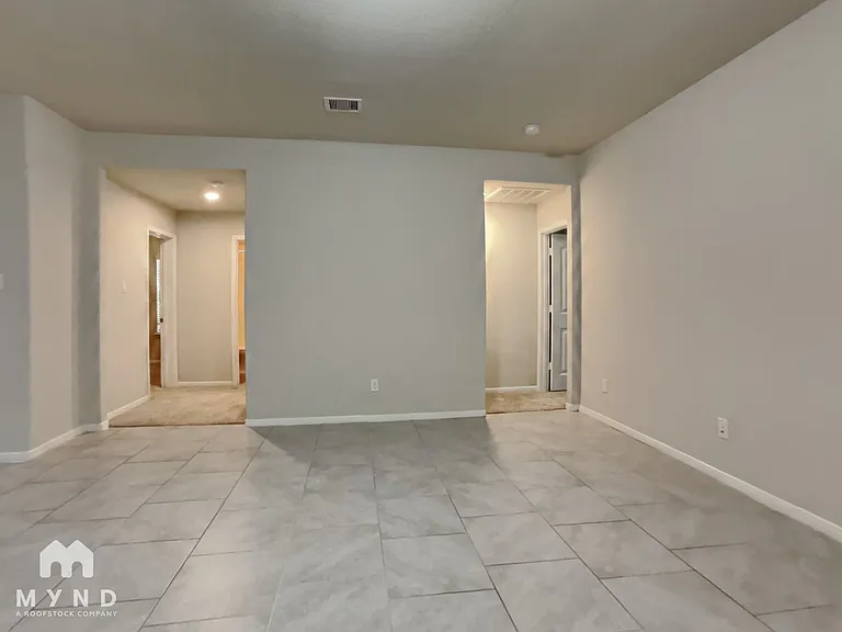 8111 Carillon Way — Photo 4