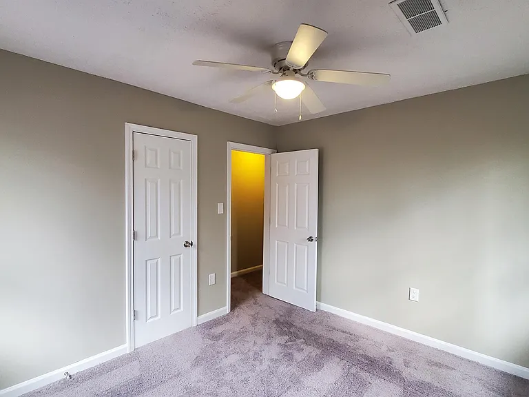 180 N Burson Ave — Photo 34