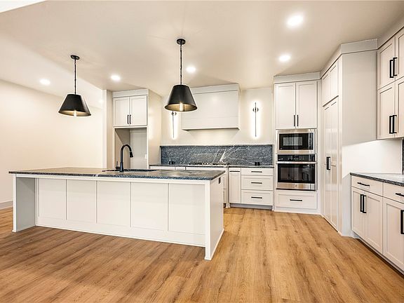 3rd image of 19 Carsphairn Ln