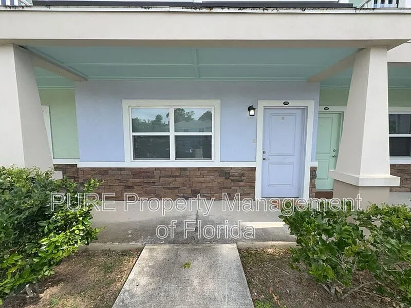 318 NE 7th Ter — Photo 2