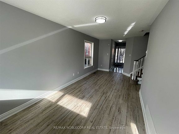 3rd image of 14 Cordgrass Cres