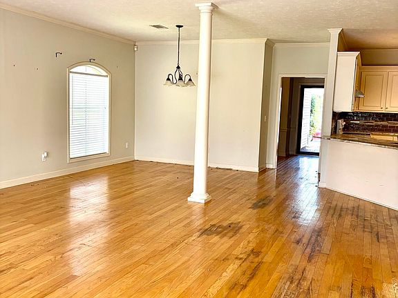 4th image of 316 Creston Ct