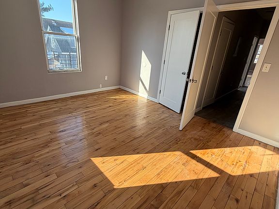 3rd image of 58 Willoughby St APT 2R