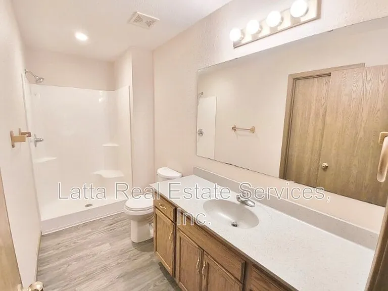 715 W 26th St #B — Photo 9