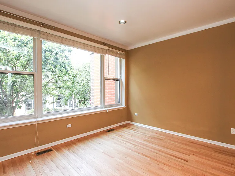 945 N Kingsbury St #119 — Photo 11