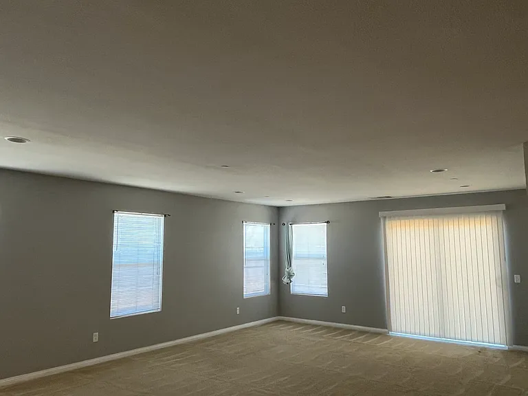 160 Yosemite Ave — Photo 6