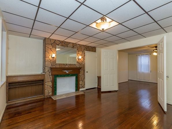 129 Cabot St, Lowell, MA 01854
