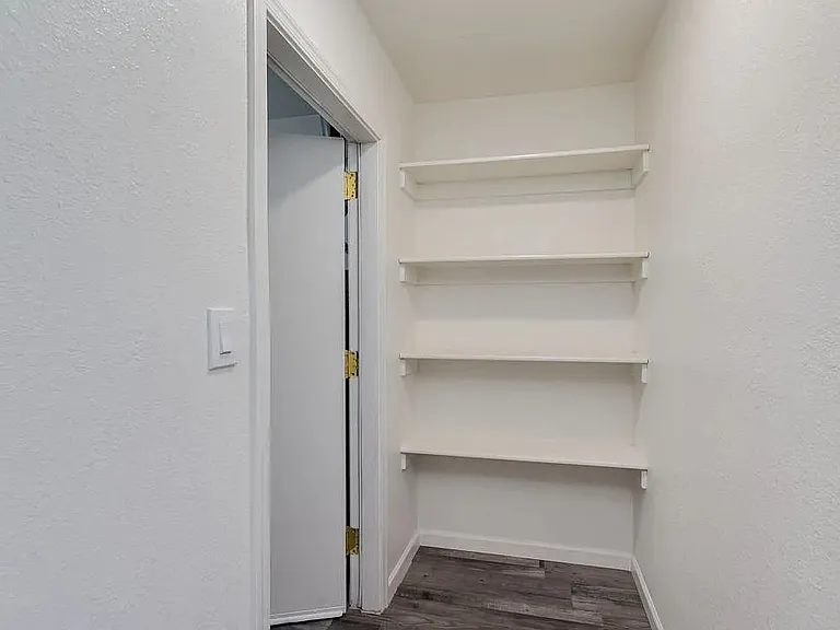 1221 E Henry St — Photo 17