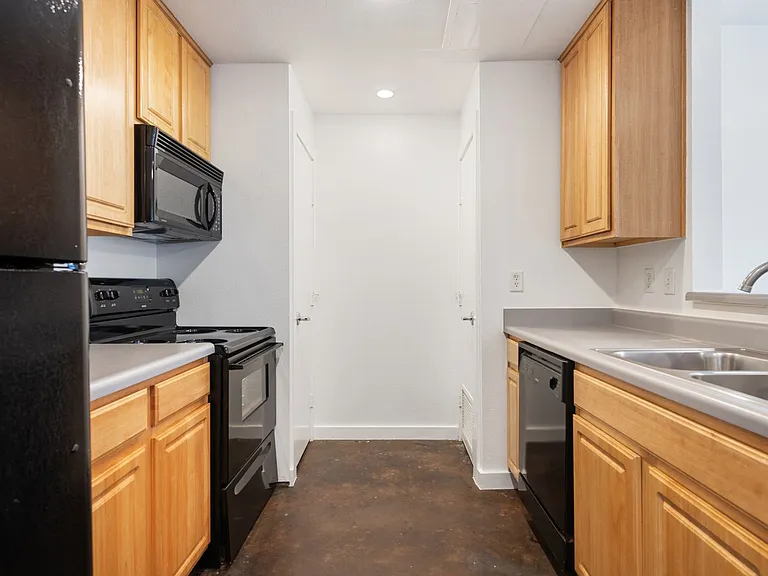 2601 East 7th Street — Photo 7
