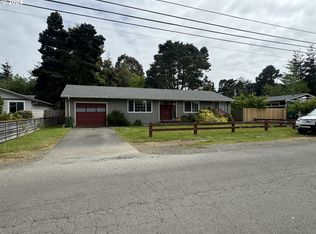 1020 3rd St SE, Bandon, OR 97411