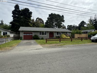 1020 3rd St SE, Bandon, OR, 97411