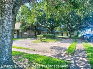 201 S Kaysie St #24, Angleton, TX 77515