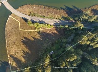 181 Kingfisher Ln, Reedsport, OR 97467