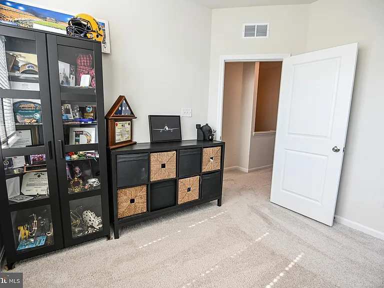 2047 Hinshaw Dr — Photo 40