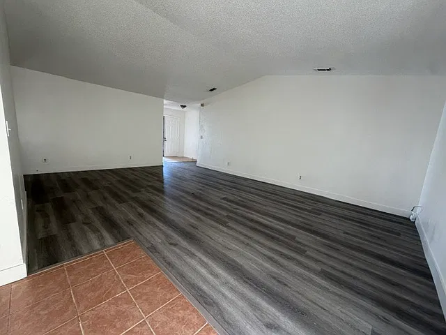 4 bed, 1420 sqft, $2,370 — Photo 3