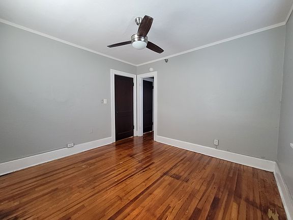 4th image of 250 11th Ave NE APT 28