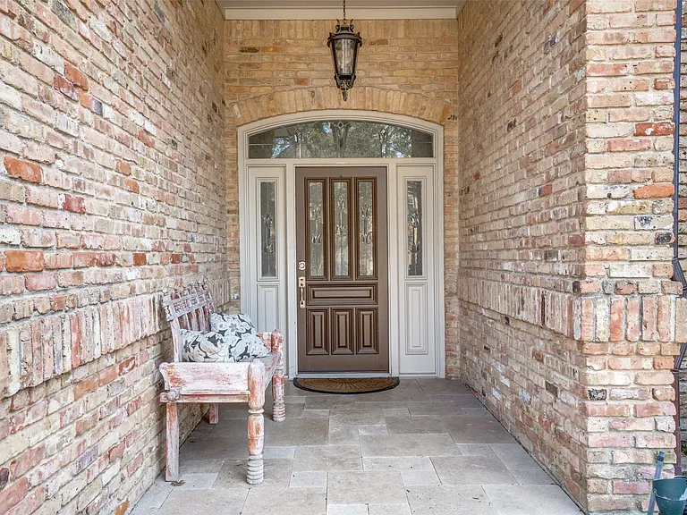 5604 Covehaven Dr — Photo 2