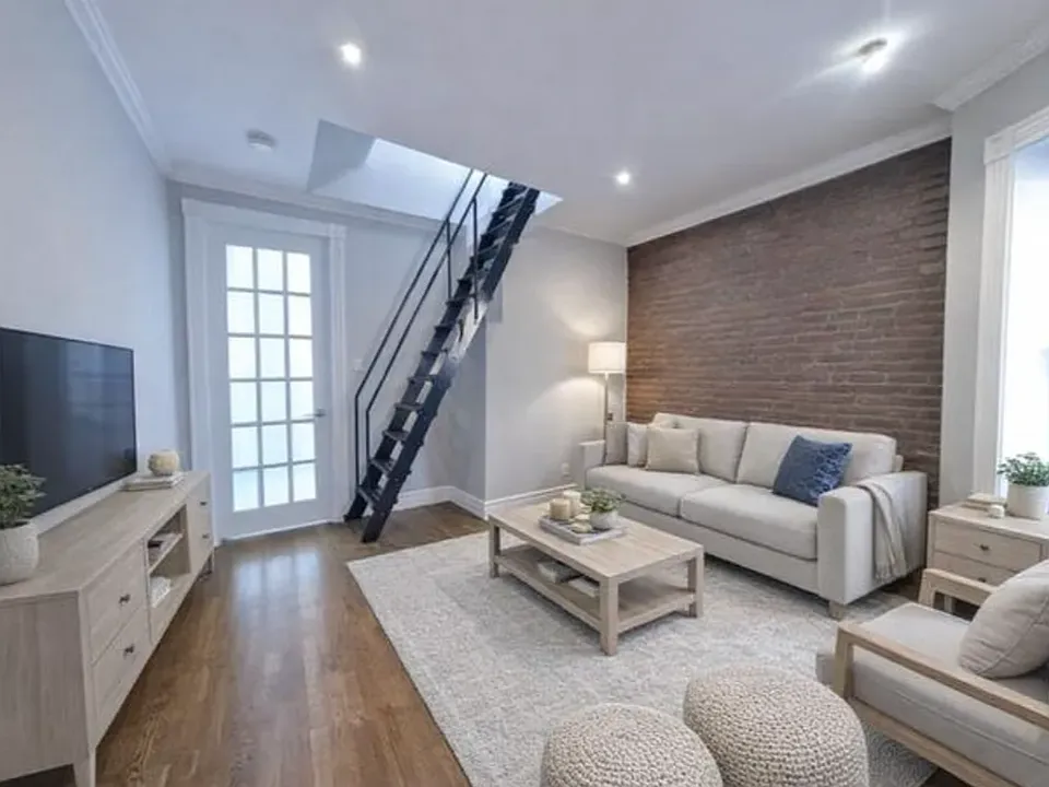 219 E 23rd St #16
