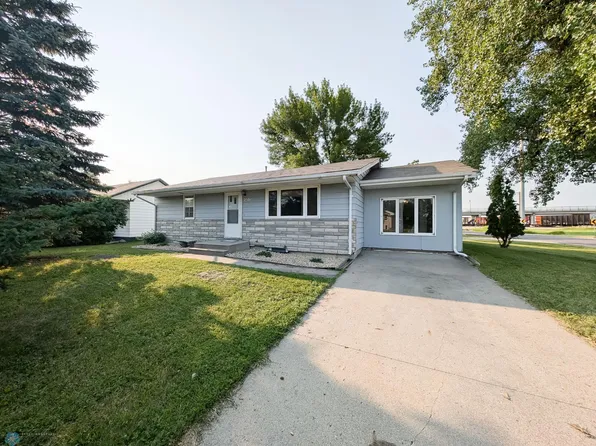 2501 11th Ave N, Fargo, ND 58102