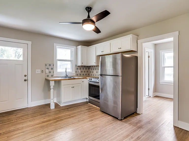 338 N Quentin St — Photo 25