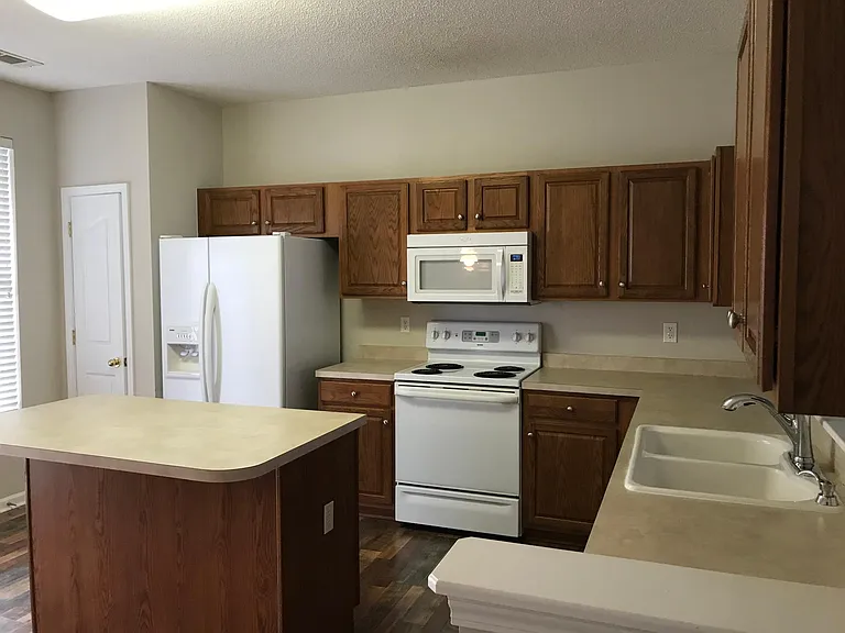 220 Nimbus Ct — Photo 5