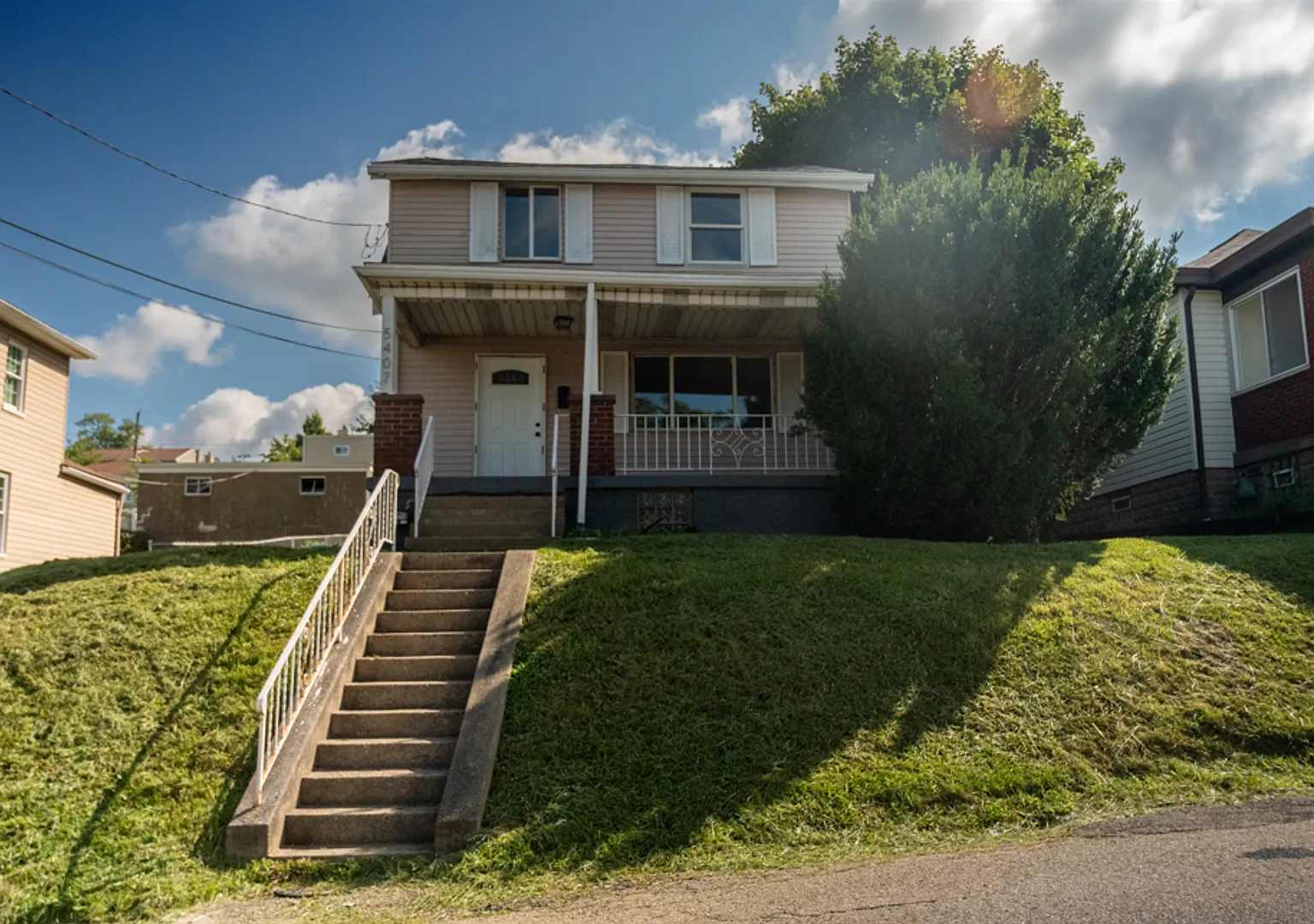 Stunning 3 bedroom home in Lincoln Place available now! — Photo 4
