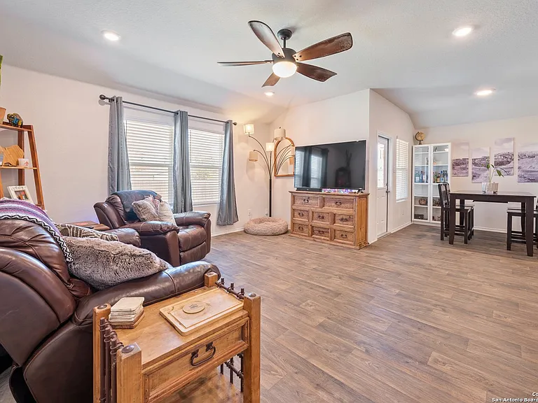 723 Armadillo Dr — Photo 7