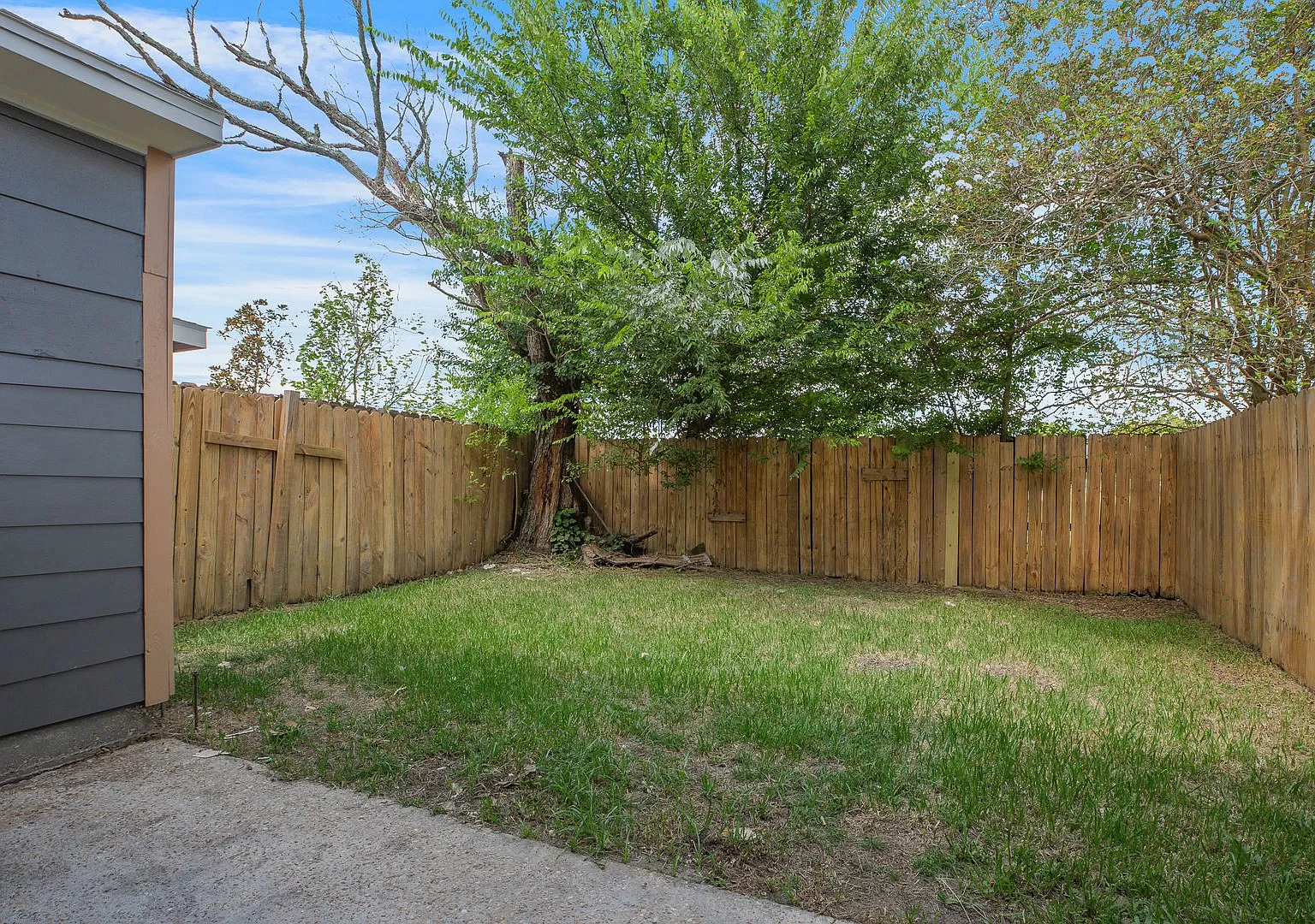 Rare Find, Remodeled Townhome in Duson! — Photo 2