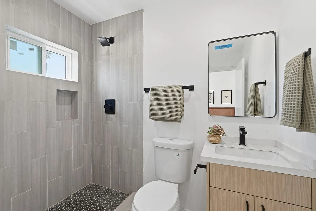 3 bed, 4.0 bath, 1895 sqft, $4,355 — Photo 1
