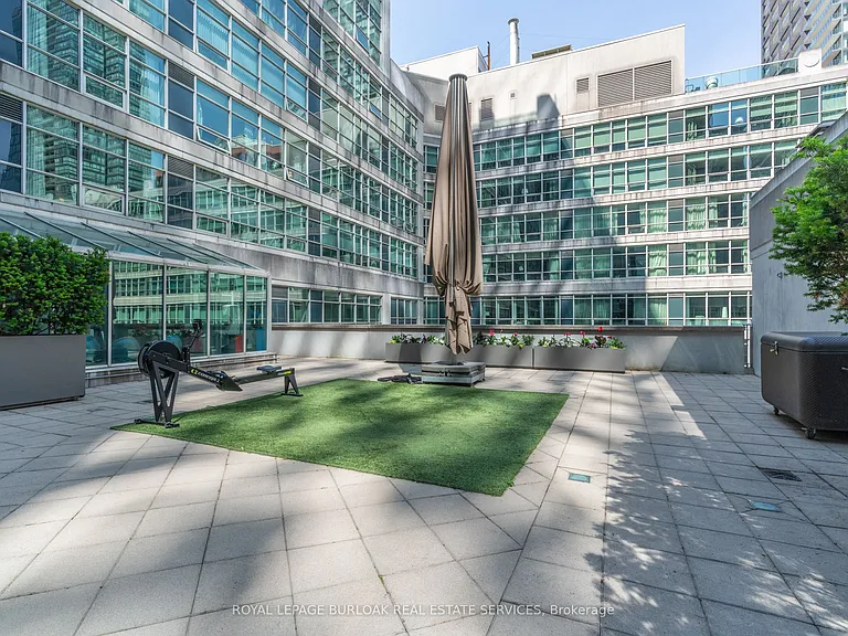 350 Wellington St W #M20 — Photo 29