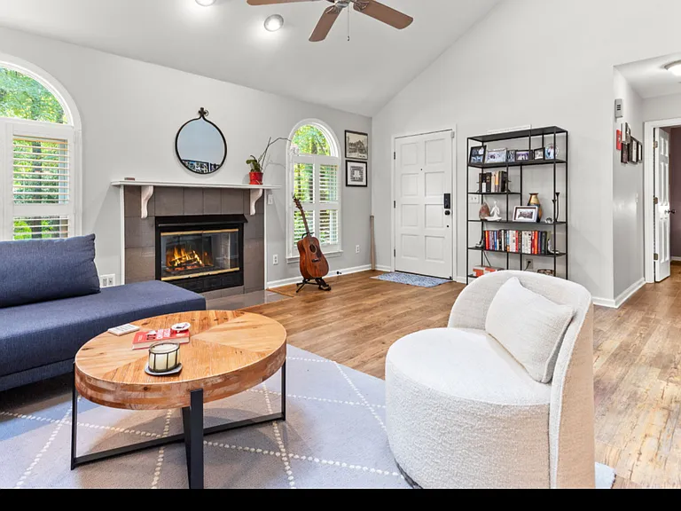 69 Margaret Pl — Photo 10